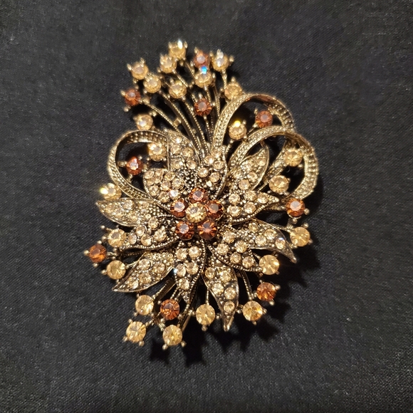 None Jewelry - Elegant Gold and Brown Floral Brooch